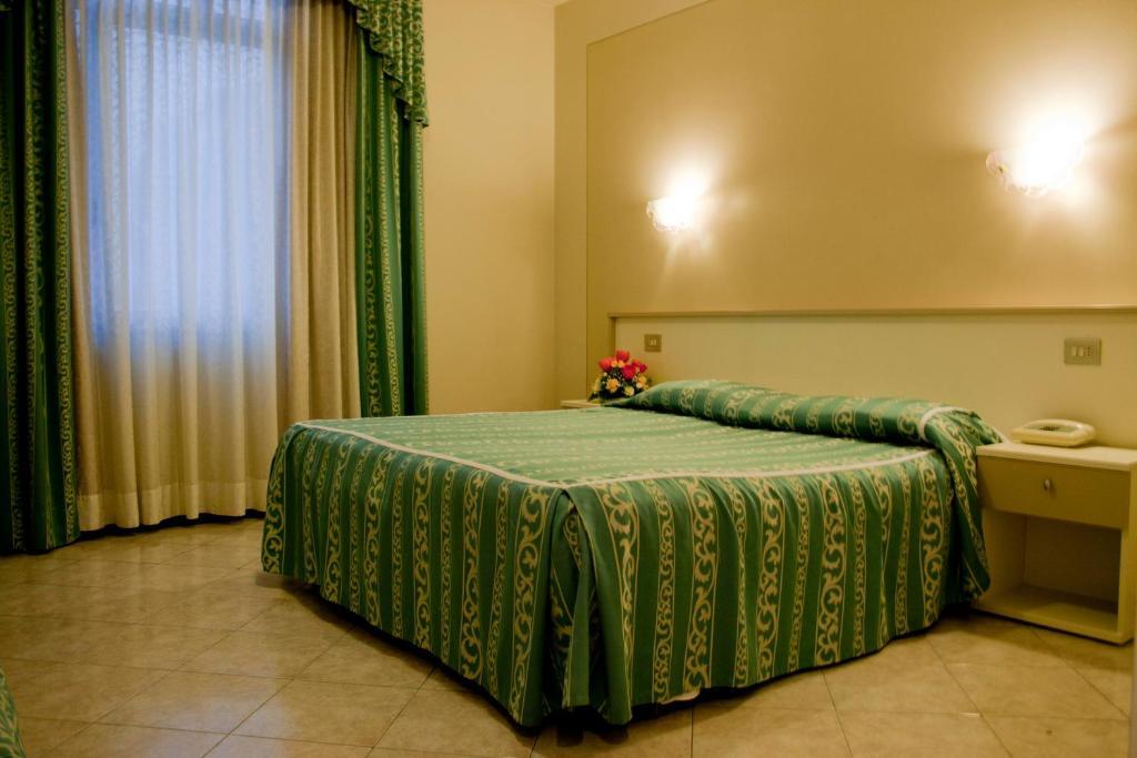 Hotel Michelangelo Реццато Екстер'єр фото