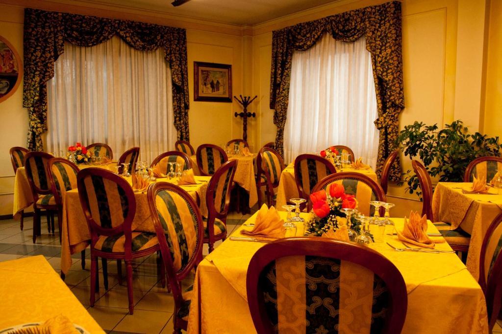 Hotel Michelangelo Реццато Екстер'єр фото