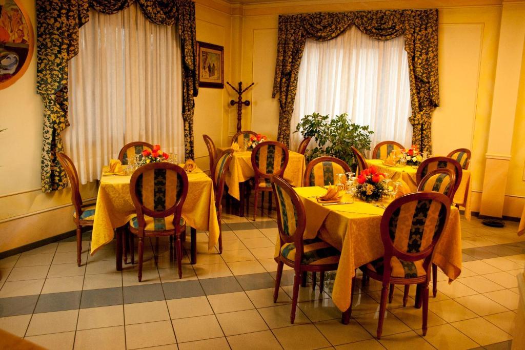 Hotel Michelangelo Реццато Екстер'єр фото