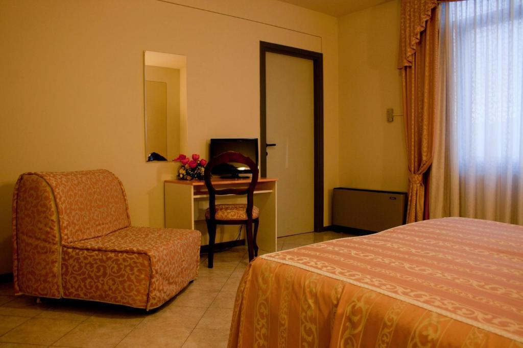 Hotel Michelangelo Реццато Екстер'єр фото