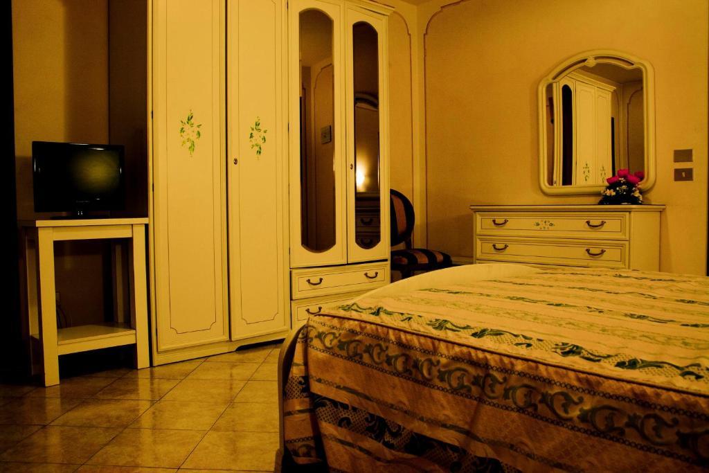Hotel Michelangelo Реццато Екстер'єр фото