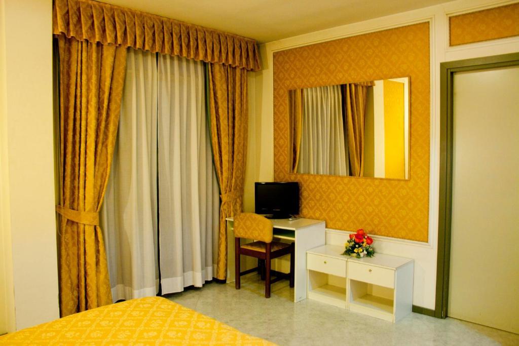 Hotel Michelangelo Реццато Екстер'єр фото