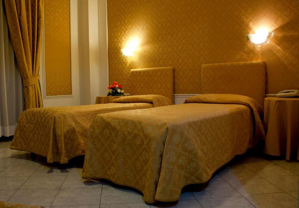 Hotel Michelangelo Реццато Екстер'єр фото