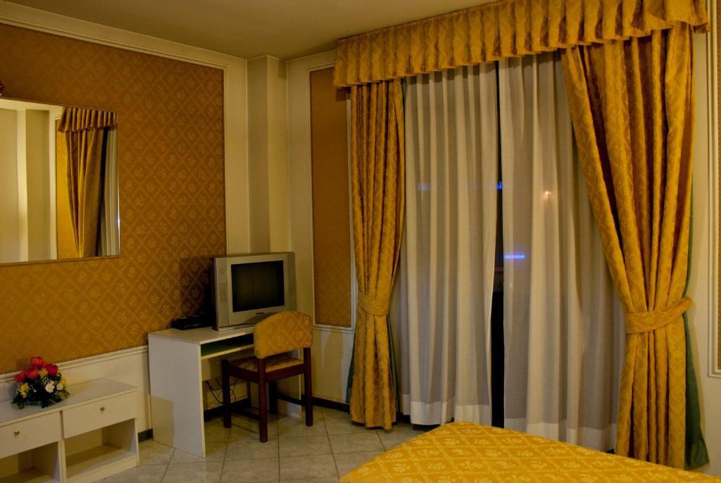 Hotel Michelangelo Реццато Екстер'єр фото