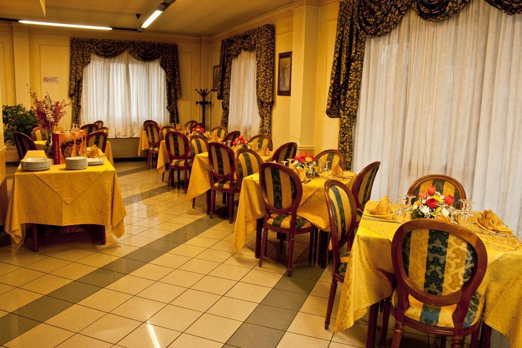 Hotel Michelangelo Реццато Екстер'єр фото